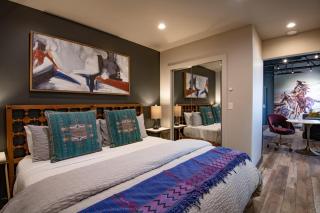 Designer Loft at the Santa Fe Plaza Spacious 520 Sq Ft, King Bed - 8