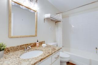 - Pool - Cozy Lux 3bd apt - Austin - 3