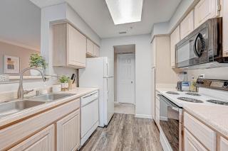 Spacious Room with Pool and Gym - Medical Center Houston - 3