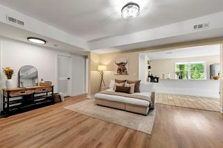 Modern Escape, Pool, Golf, Game Room, Gym, 10min Lake & Downtown - 2