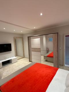 Lux Red and Grey - City Center - Herceg Novi - 7