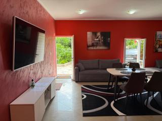 Lux Red and Grey - City Center - Herceg Novi - 5