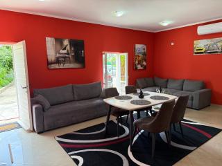 Lux Red and Grey - City Center - Herceg Novi - 6