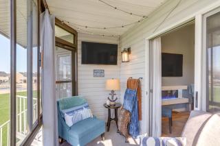 Boat Slip and Pool Access Oak Harbor Haven! - Sand Beach - 9