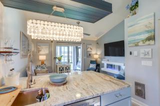 Boat Slip and Pool Access Oak Harbor Haven! - Sand Beach - 1