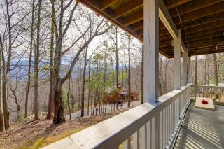 Hot Tub, Deck and Games Gatlinburg Mountain Cabin - Gatlinburg - 8