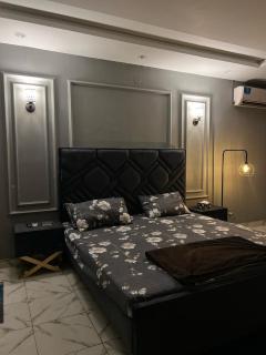 Muted Mellow Tone 1BR Johar town Self Check-In - Lahore - 7