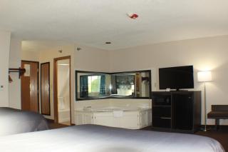 Super 8 by Wyndham Gardner - Gardner - 8