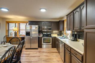 Pet-Friendly Gatlinburg Retreat with Community Perks - Gatlinburg - 2