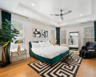 Black House - Downtown Elegance with HotTub and King Beds - Houston - 9