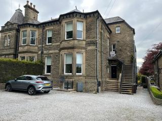 Newstead House - Buxton - 9