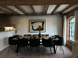 3BR Riverside Warehouse Loft - 8