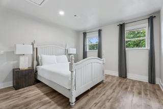 Budget Friendly Renovated Five Bedroom Retreat - Oklahoma City - 4