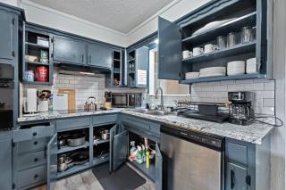 Budget Friendly Renovated Five Bedroom Retreat - Oklahoma City - 7