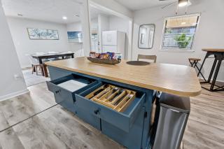 Budget Friendly Renovated Five Bedroom Retreat - Oklahoma City - 6