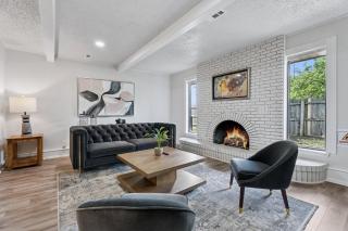 Budget Friendly Renovated Five Bedroom Retreat - Oklahoma City - 0