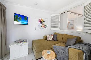 Tiny Comfy flat with Bikes - 8