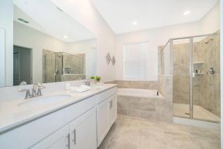 Disney-Themed Townhome in ChampionsGate Resort 15 min from Disney World with 7 Pools, Gym, Golf, Lazy River, Water Park, Arcades, Theatre, and More! - 3