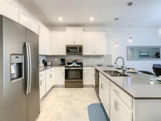 Wonderful Disney-Themed Home in ChampionsGate Resort 15 min from Disney World with 7 pools, Club houses, Water Park, Gym, Arcades, Lazy River, Golf, and More! - 8