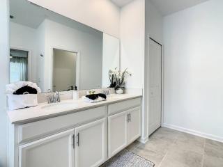 Wonderful Disney-Themed Home in ChampionsGate Resort 15 min from Disney World with 7 pools, Club houses, Water Park, Gym, Arcades, Lazy River, Golf, and More! - 1