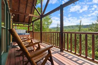 Mountain Majesty - Cabin Retreat w Pool, Hot Tub, Theater, Games - Pigeon Forge - 7