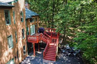Twin Pines Retreat Hot Tub Theater Room Fire - East Stroudsburg - 7