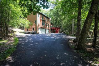 Twin Pines Retreat Hot Tub Theater Room Fire - East Stroudsburg - 4