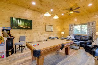 Game Room, Hot Tub and Mtn Views Gatlinburg Cabin - Gatlinburg - 8