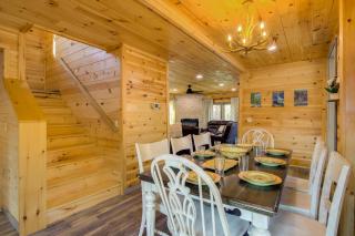 Game Room, Hot Tub and Mtn Views Gatlinburg Cabin - Gatlinburg - 2