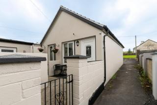 Rooska Gatehouse, Entire Holiday Home - Lisdoonvarna - 0