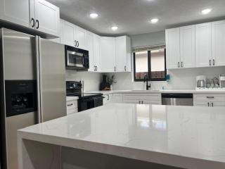 Lux Coastal Oasis in Hollywood-near beach - Hollywood - 5