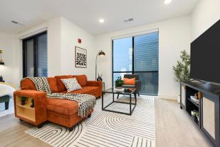 LUX Studio King Bed Free Parking Gym New - 2