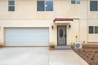 Cozy Modern Stay in Alhambra 30plus Days Welcome - 1