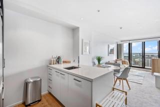 Sky Tower Views 2BR Apt Pool Gym Family Stay - Auckland - 7
