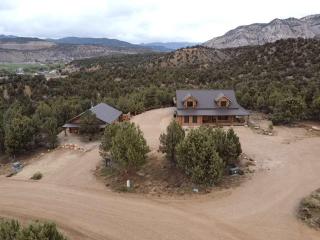 Mountain Retreat with private hot tub Close to Zion - Orderville - 1
