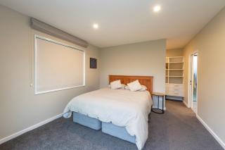 The Yellow Door at Lake Hawea - 4