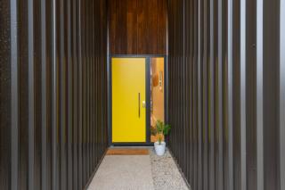 The Yellow Door at Lake Hawea - Lago Hawea - 5
