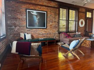 Spacious 2 bedroom apartment - - 0