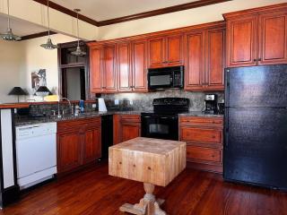 Spacious 2 bedroom apartment - - 5