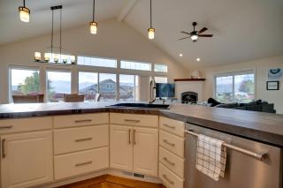 Family Home on Lake Chelan with Mtn and Lake View! - Manson - 3