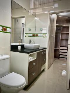 Casa 2 Suítes+1 - VISTA MAR e 15km do Beto Carrero - 50 metros da PRAIA - Area de LAZER com Churrasqueira - Wi-Fi e Cozinha Completa - 2