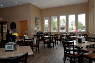 Cobblestone Inn & Suites - Denison | Majestic Hills - Denison - 3