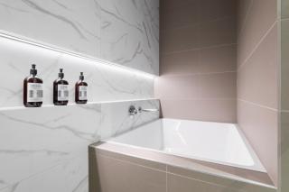 Modern 2BR - Best Location with Gym, Desk and Pool! - Melbourne - 2