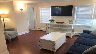 Just Moments From The Causeway Bridge This Charming Spacious Five-Bedroom 2 Bath Home Is Located In Ship Bottom On The Island Of Lbi, Wifi,, - Ship Bottom - 5