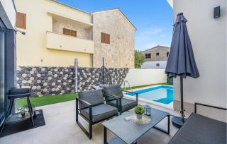 Beautiful Apartment In Jezera With Wifi - Jezera - 2