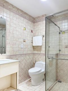LynhApartment Free Pool Near TSN Airport Spacious - Ho Chi Minh - 6