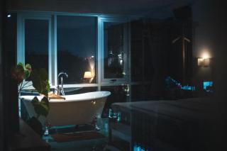 EMALIA Centre Building-Old Quarter-Elevator-Bathtub-Laundry - 4