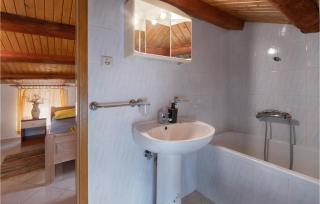 4 Bedroom Lovely Home In Sveti Anton - 7