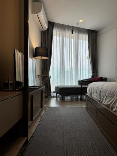 The Edge Central - - 6