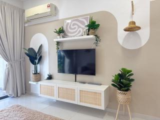 Bay Point Danga Bay by Cactus Homestay THM - 6